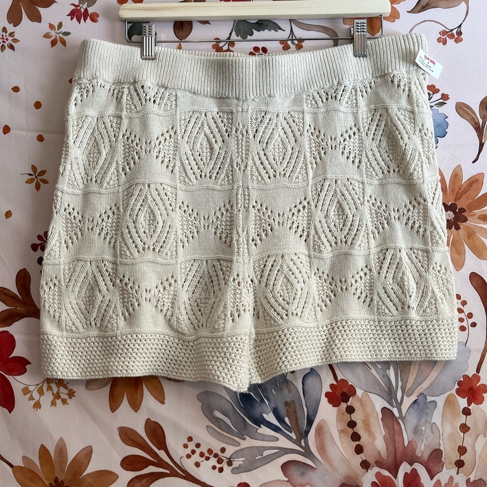 NWOT XL Ivory Cream Modern Boho Spring Vacation Beach Travel Knit Sweat Shorts